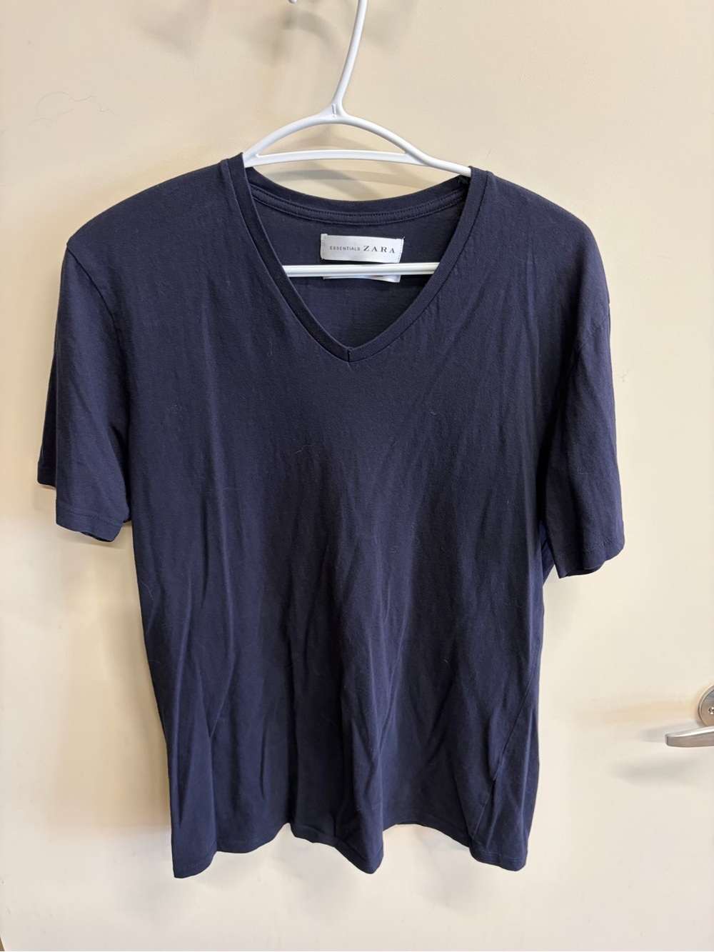 Zara Men V-Neck Tee in Navy Blue